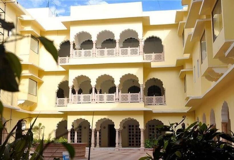 منتجع Raj Bagh Palace