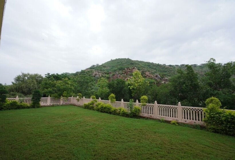 Resort Raj Bagh Palace