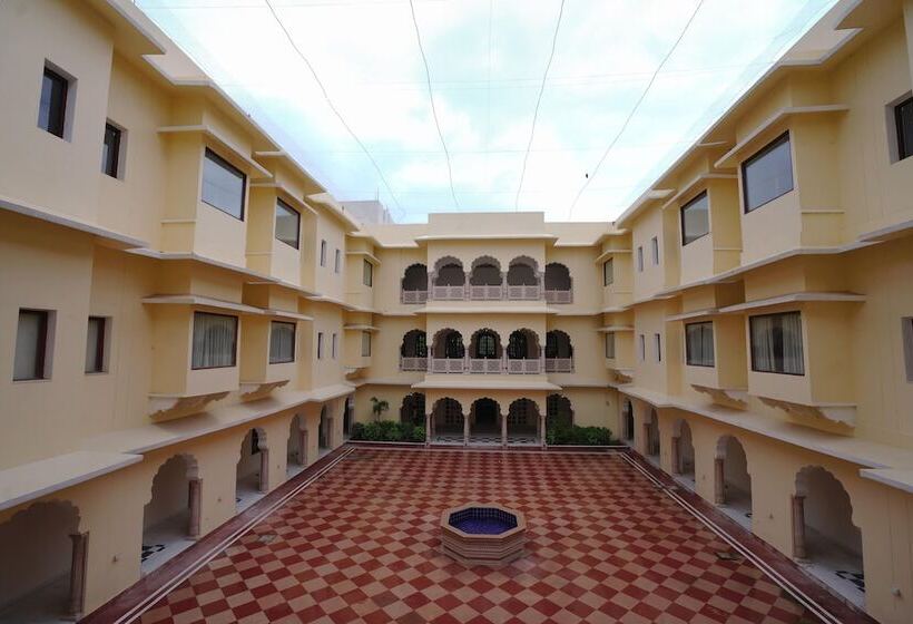 Resort Raj Bagh Palace