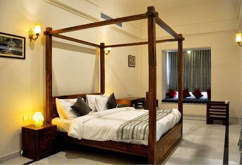 Resort Raj Bagh Palace