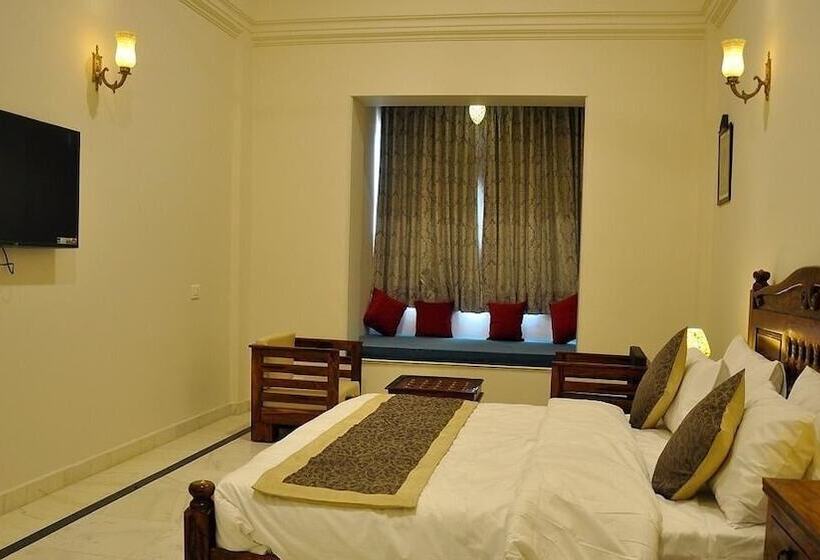 Resort Raj Bagh Palace