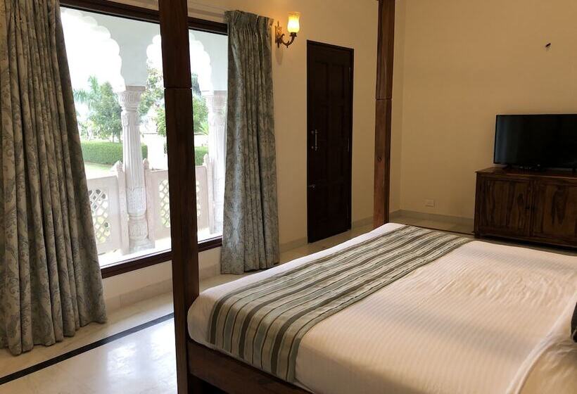 Resort Raj Bagh Palace