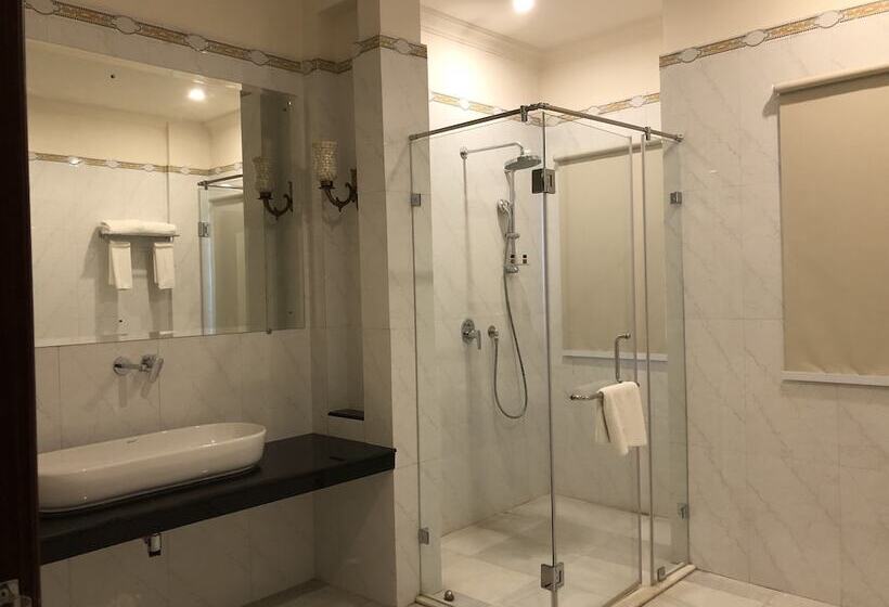 Resort Raj Bagh Palace