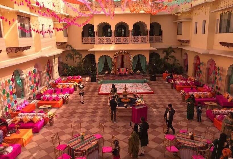 Resort Raj Bagh Palace