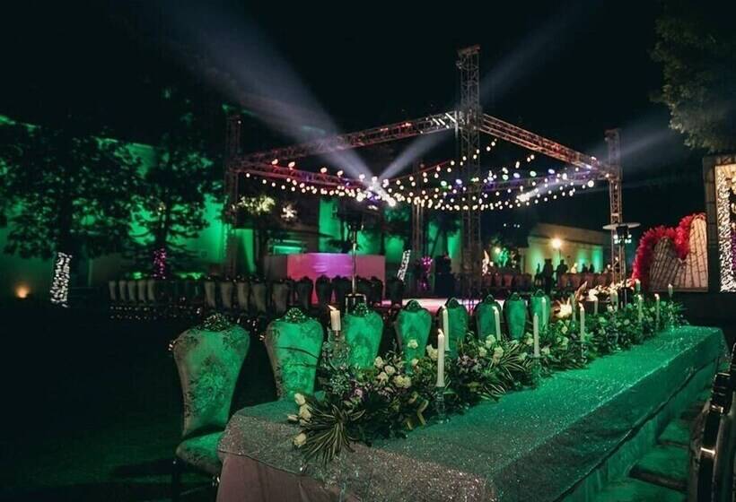 Resort Raj Bagh Palace