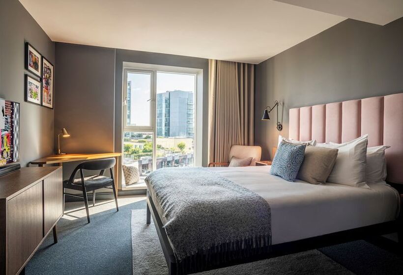 The Gate London City