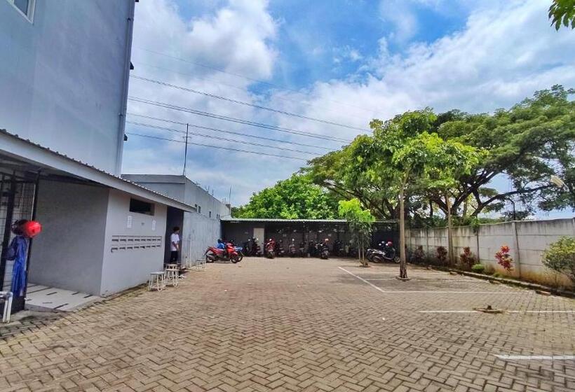 酒店 Dela Charis Tuban