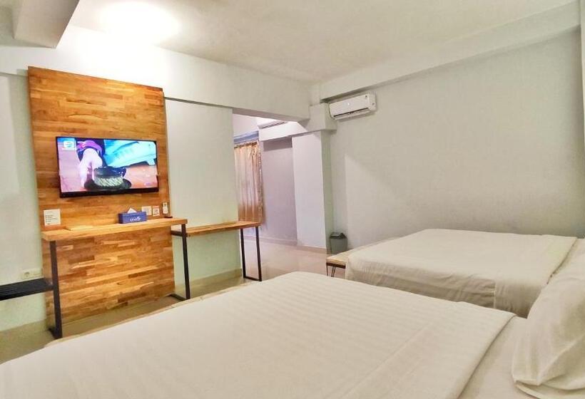 호텔 Dela Charis Tuban