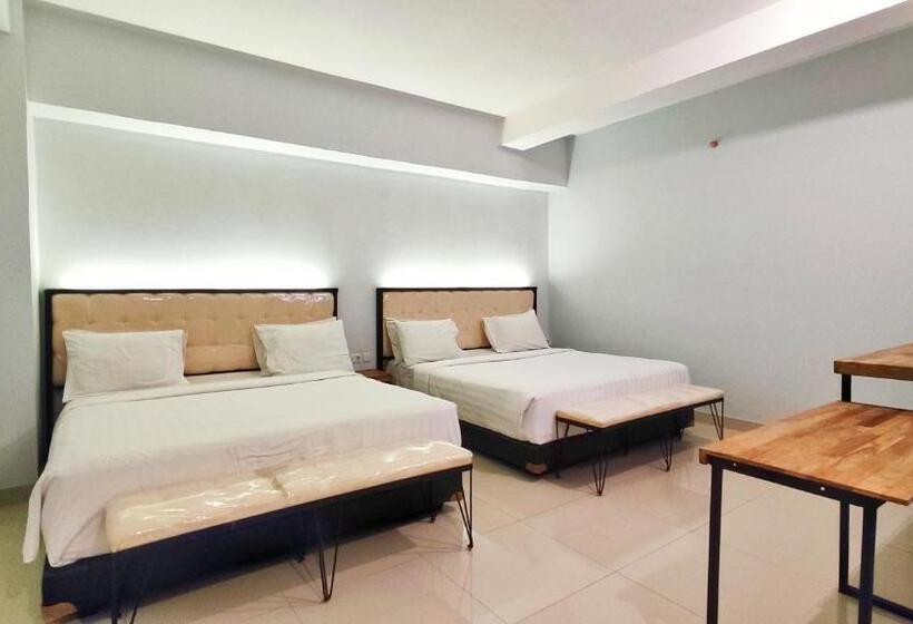 호텔 Dela Charis Tuban