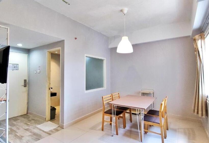 호텔 Dela Charis Tuban