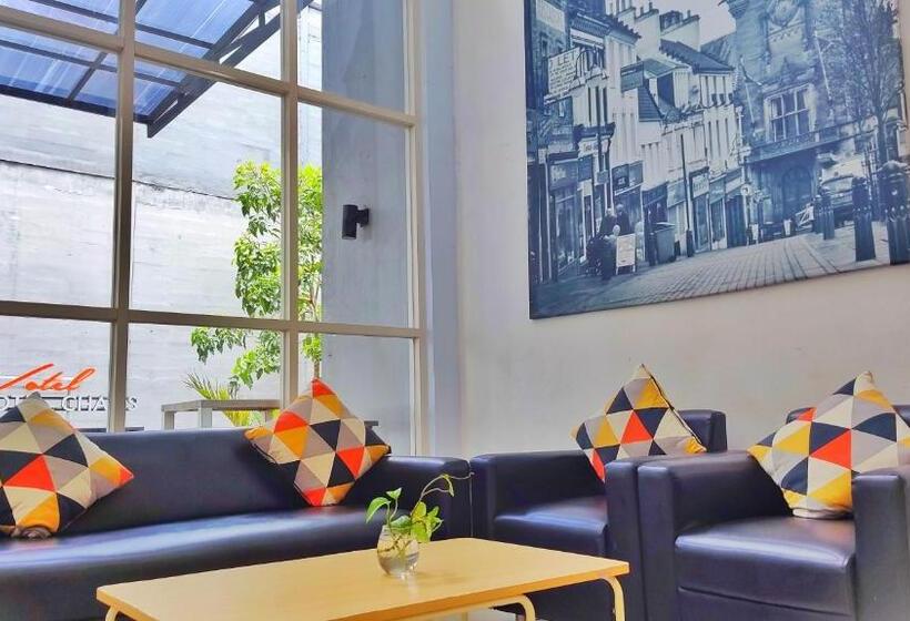 酒店 Dela Charis Tuban