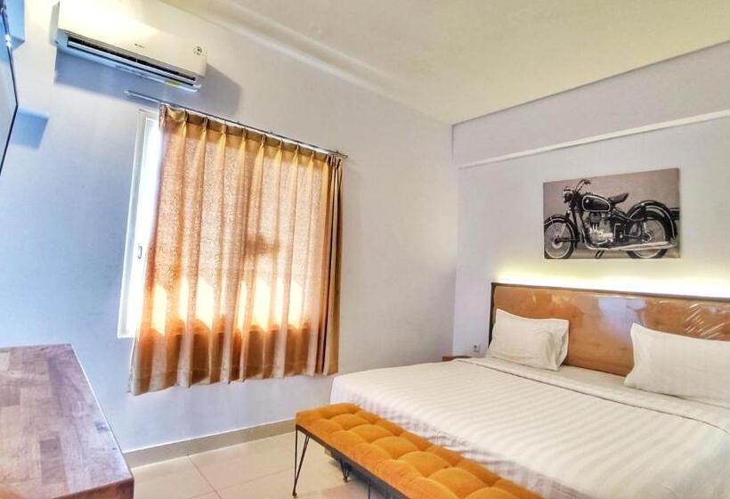 酒店 Dela Charis Tuban