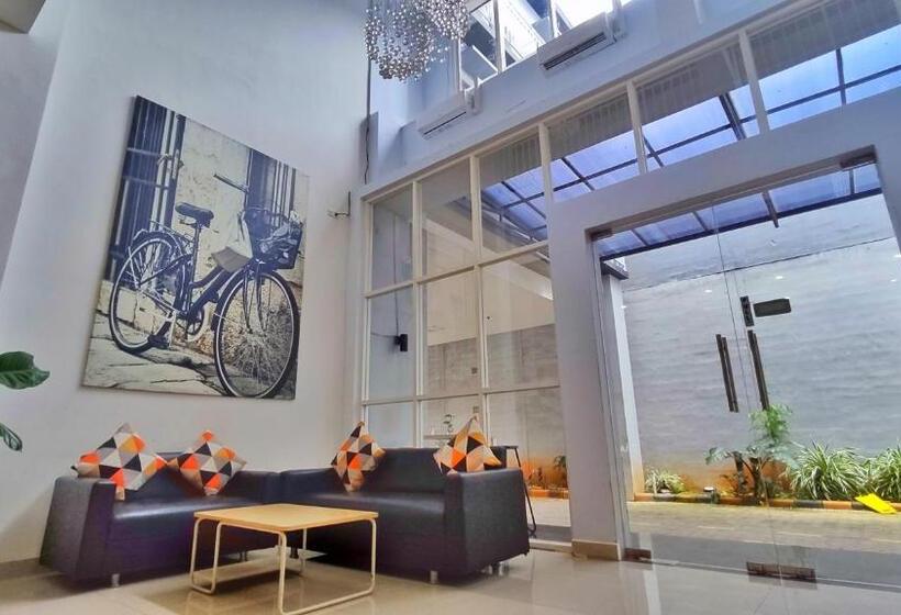 호텔 Dela Charis Tuban