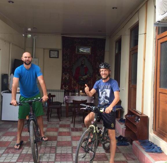 هاستل Huseyn Houses