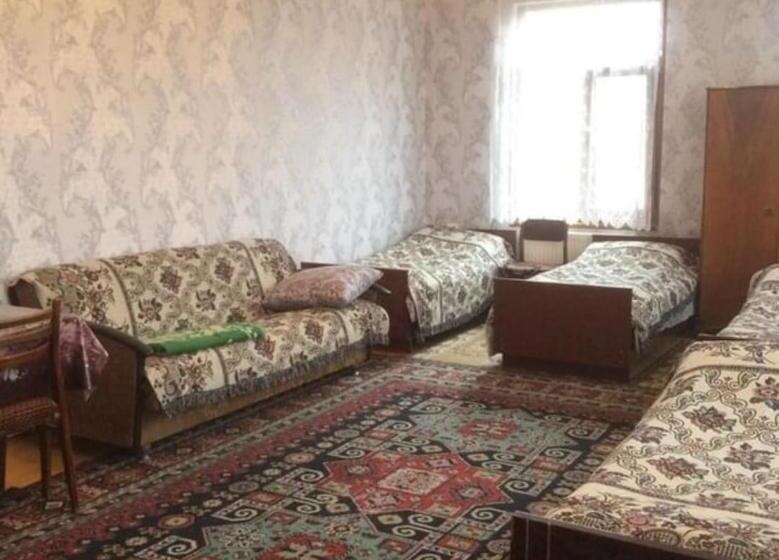 هاستل Huseyn Houses