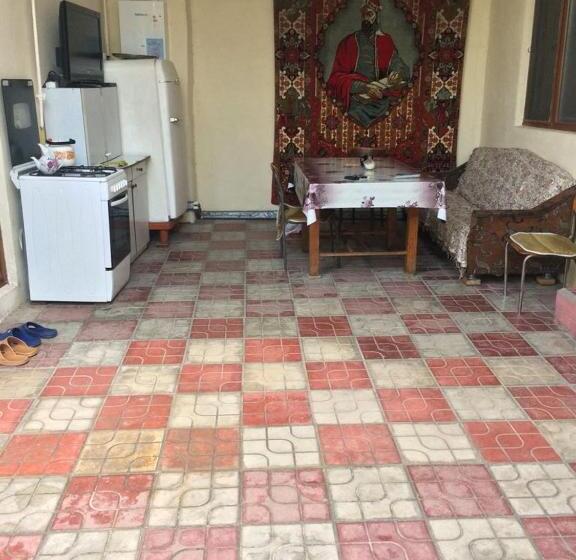 هاستل Huseyn Houses