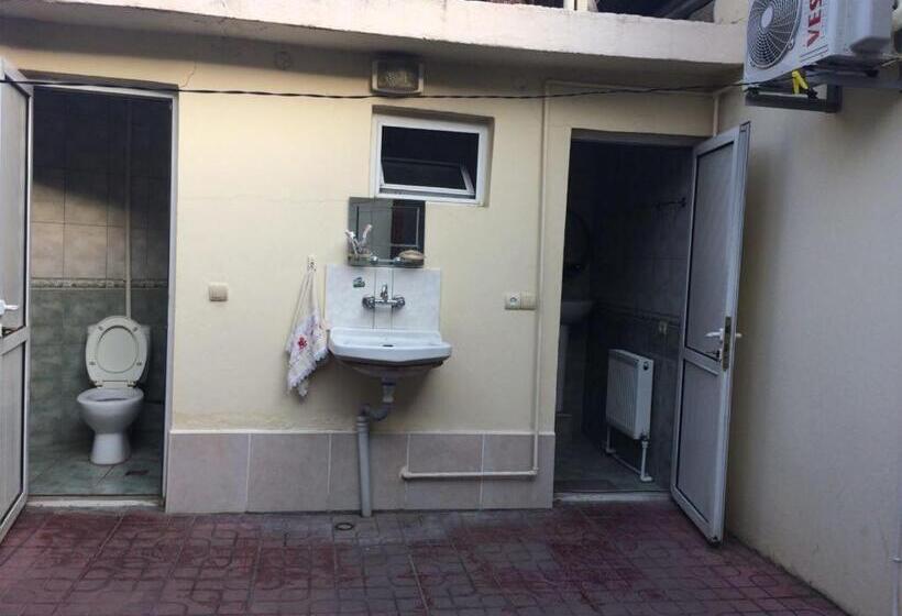 هاستل Huseyn Houses