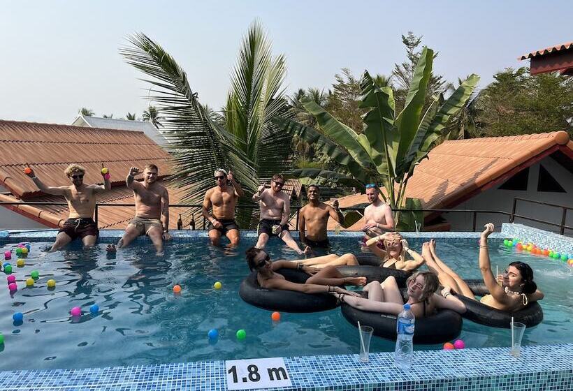 旅馆 Mad Monkey Luang Prabang