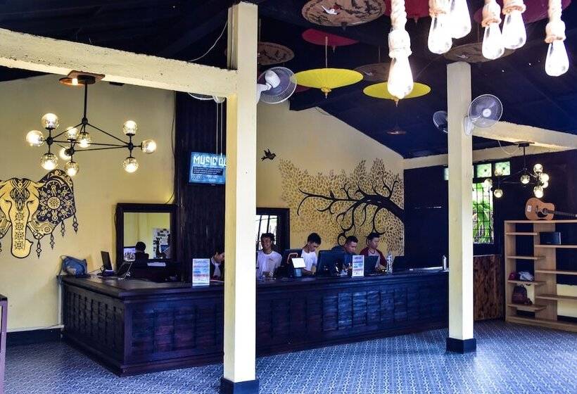 旅馆 Mad Monkey Luang Prabang