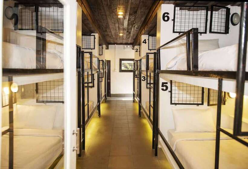 هاستل Mad Monkey Luang Prabang