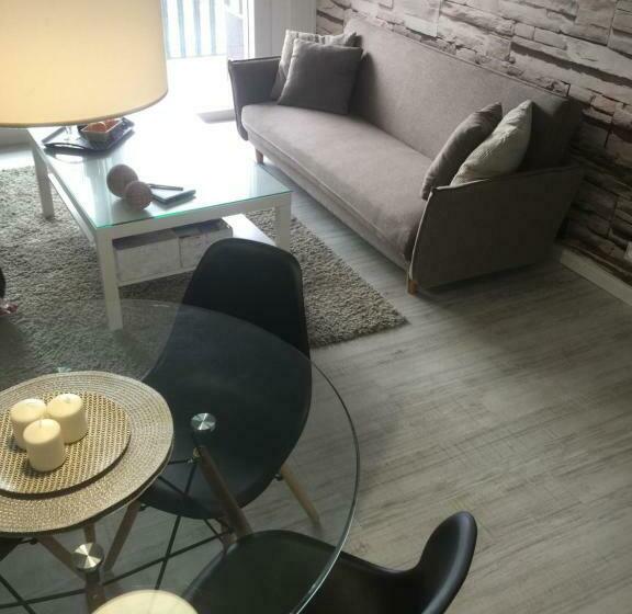 Port Bidassoa   T2 Coquet, Parking, Lit Xxl, Wifi, Près De La Gare