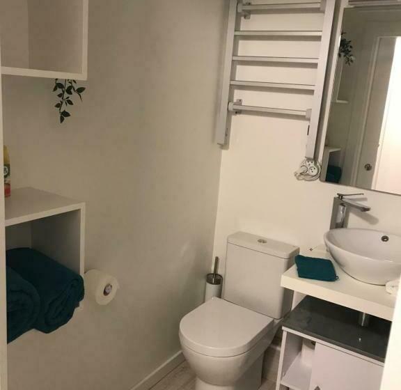 Port Bidassoa   T2 Coquet, Parking, Lit Xxl, Wifi, Près De La Gare