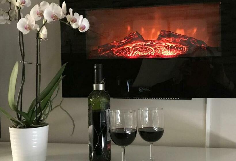 Port Bidassoa   T2 Coquet, Parking, Lit Xxl, Wifi, Près De La Gare