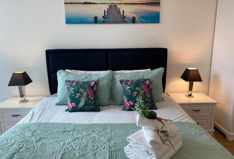 Berks Luxury Serviced Apartments , Free Parking, Free Gym And Free Wifi