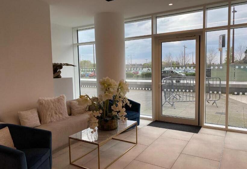 Berks Luxury Serviced Apartments , Free Parking, Free Gym And Free Wifi