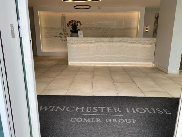 Berks Luxury Serviced Apartments , Free Parking, Free Gym And Free Wifi