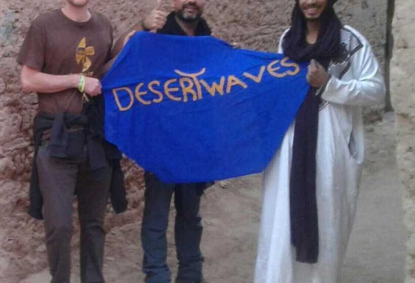 مسافرخانه Desert Waves