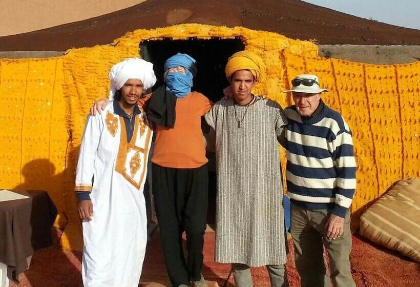 مسافرخانه Desert Waves