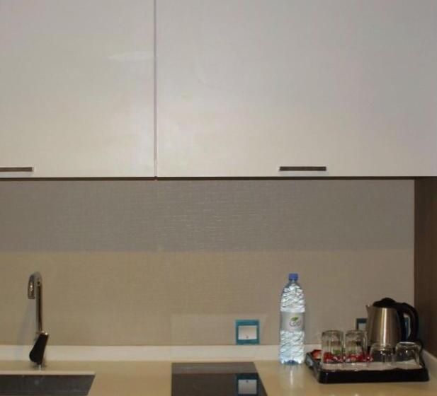 فندق قولدن سكوير طريق الرياض Golden Square Riyadh Road