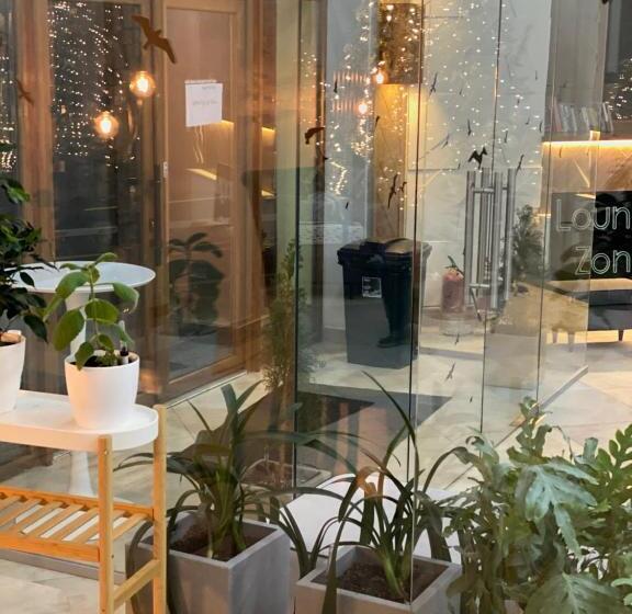 هتل Grofa Apartments