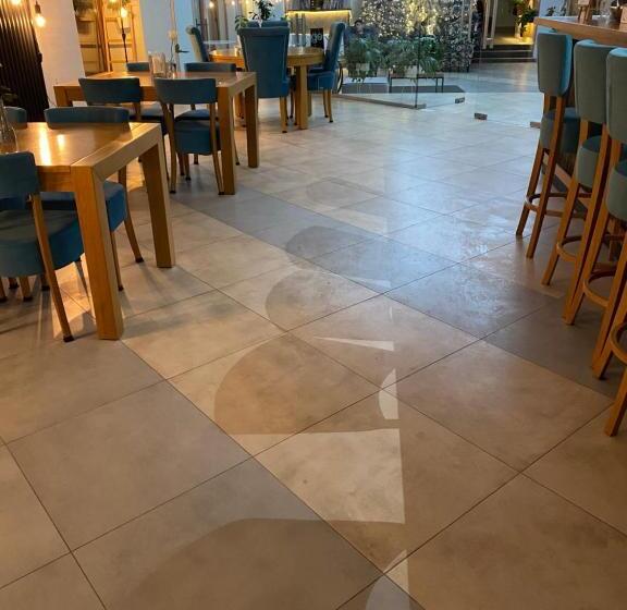 هتل Grofa Apartments