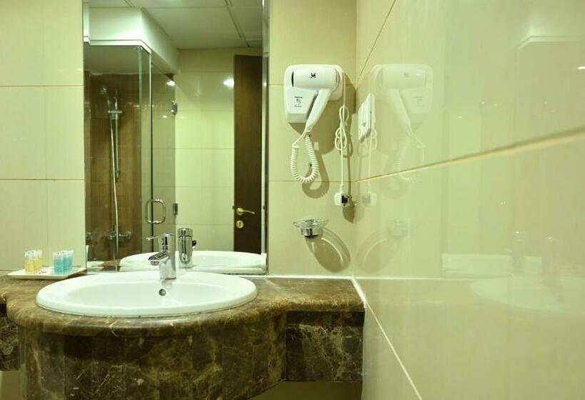 Отель Hayah Plaza