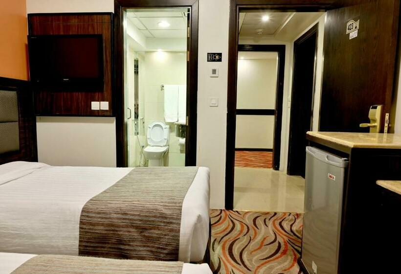 Отель Hayah Plaza