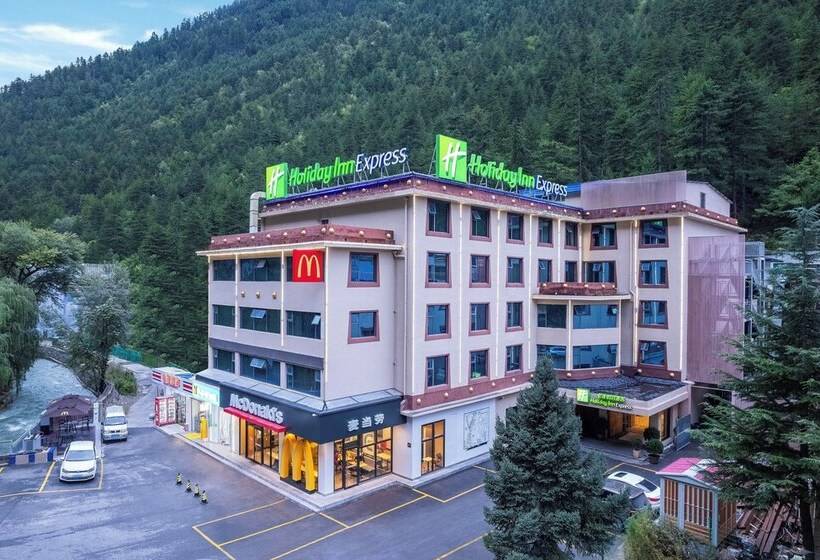 ホテル Holiday Inn Express Jiuzhaigou,only 600 Meters To Jiuzhaigou Park, An Ihg