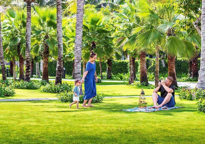 Hotel Pullman Phu Quoc Beach Resort