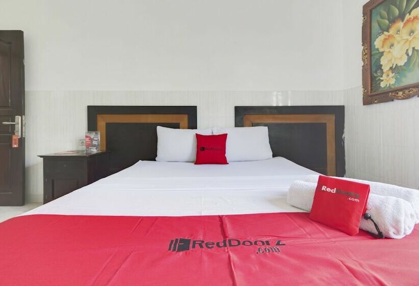 호텔 Reddoorz Near Stadion Kompyang Sujana Bali