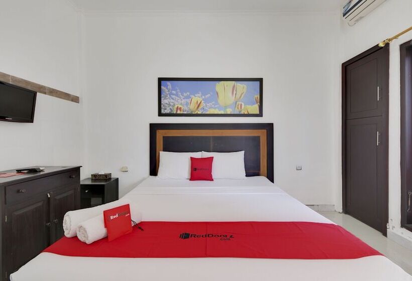 호텔 Reddoorz Near Stadion Kompyang Sujana Bali