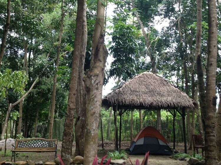 ホテル Tent And Breakfast At Irawan Park