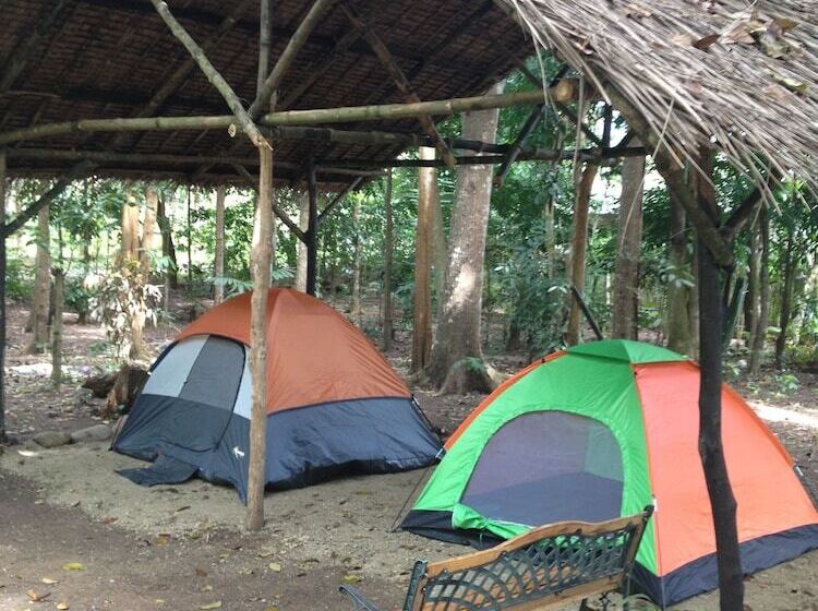 ホテル Tent And Breakfast At Irawan Park