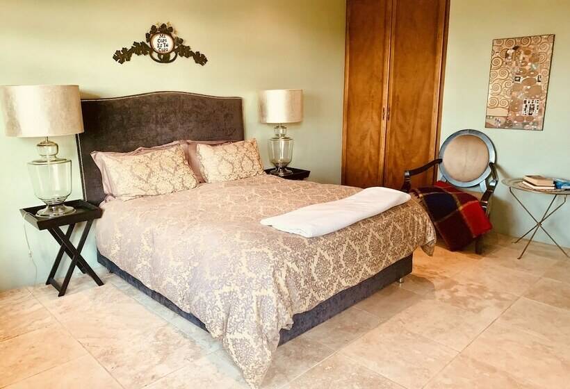 Houghton Hill Cottage