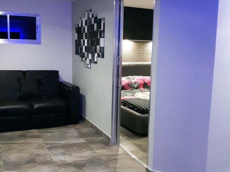 Micky Santoro Apartments