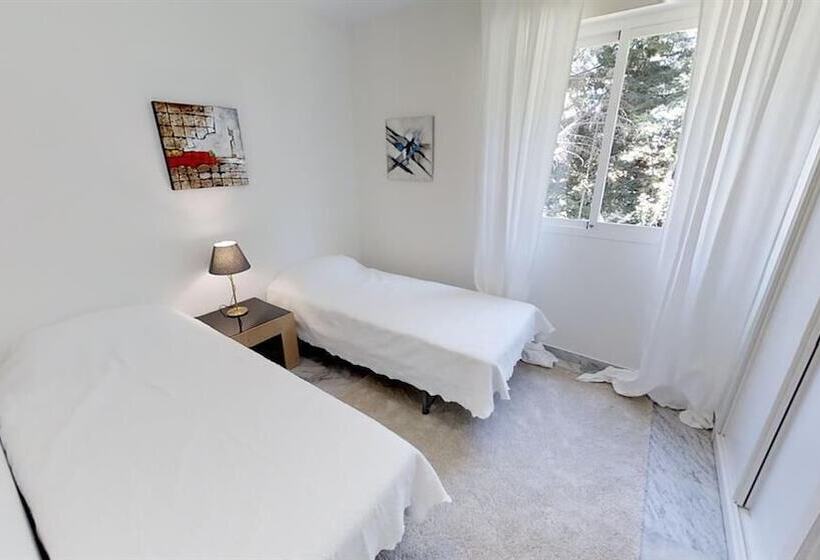 Modern Apartment Near Puerto Banus