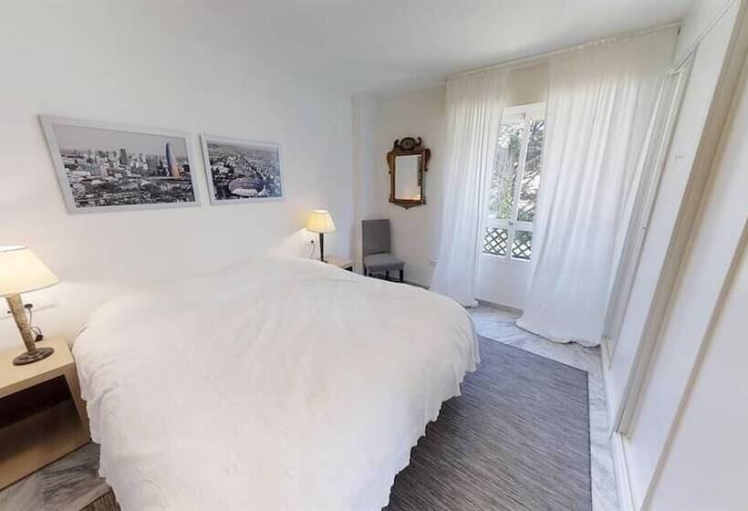 Modern Apartment Near Puerto Banus