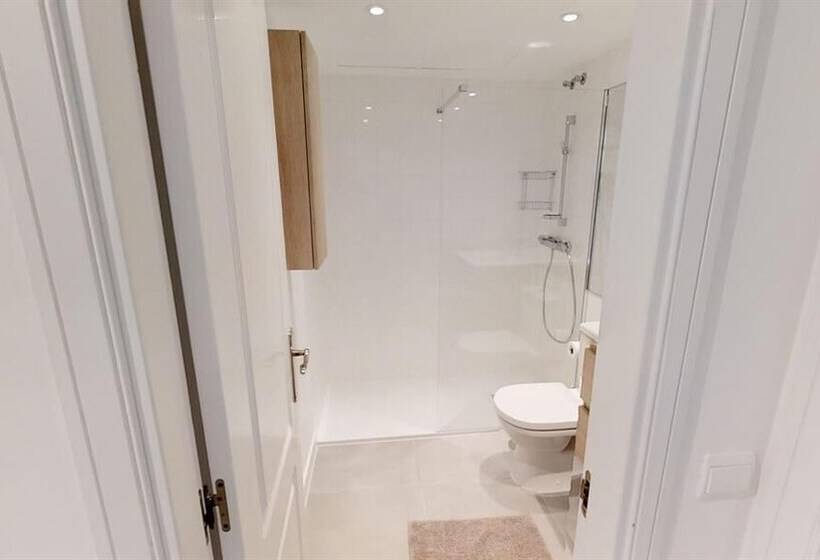 Modern Apartment Near Puerto Banus