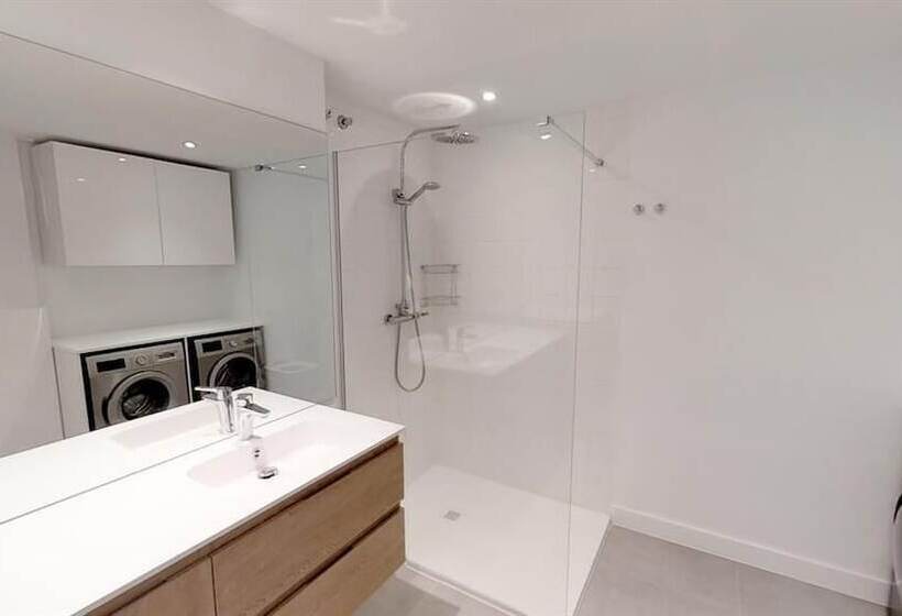 Modern Apartment Near Puerto Banus