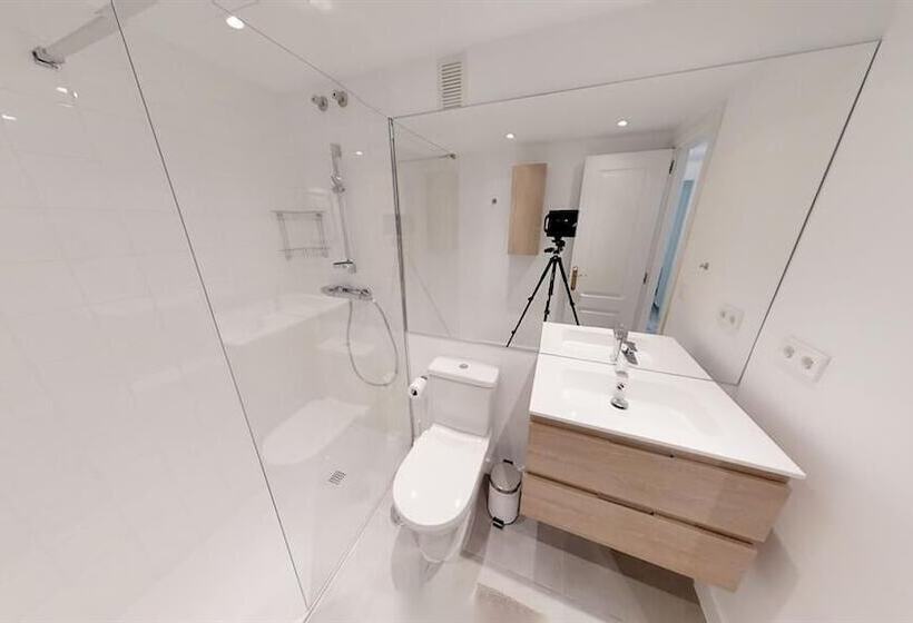 Modern Apartment Near Puerto Banus